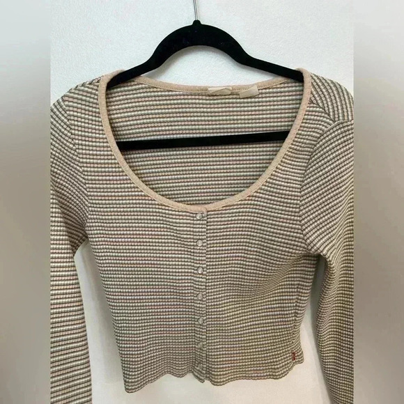 LEVI’s Women’s Brit snap long sleeve ribbed scoop neck knit top Abercrombie - Picture 4 of 9
